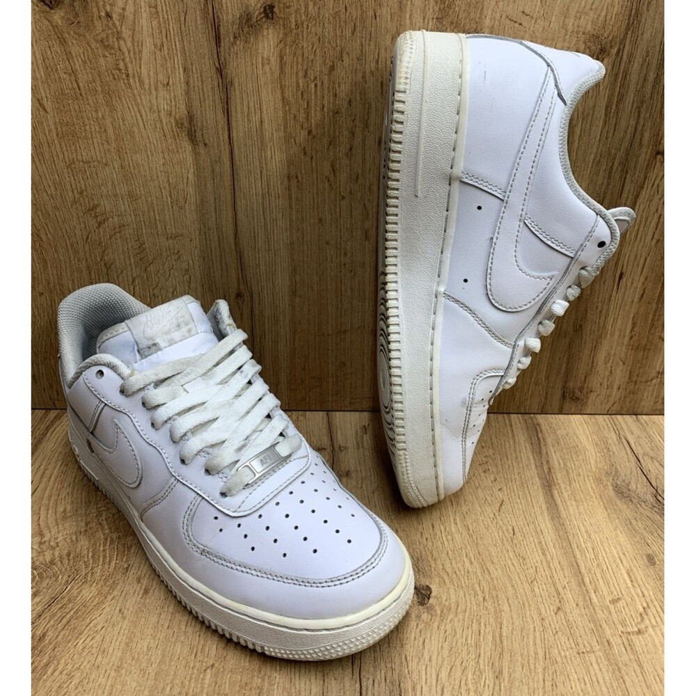 Nike Air Force 1 '07 Low Mens Size 8 White Athletic Lifestyle Shoes Sneakers